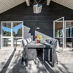 Shania - 300m From The Sea By Interhome
