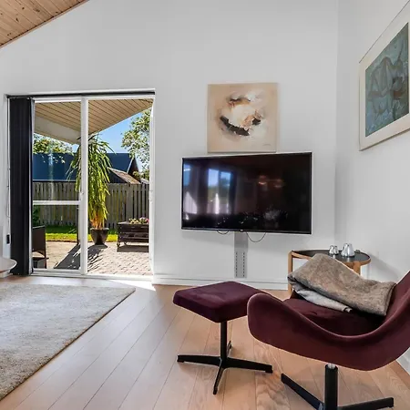 Shania - 300m From The Sea By Interhome